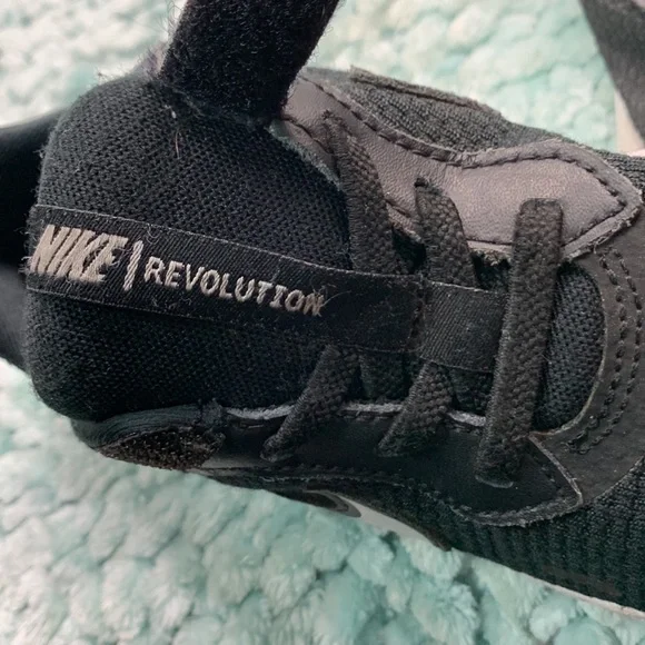 Nike Revolution Black & White Athletic Training Running Sneakers Girls Boys Run - Picture 5 of 16